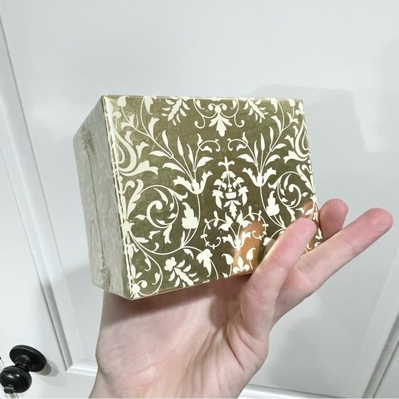 NIP Victoria’s Secret Classics by Request 5 Volume Cassette Tapes - Picture 4 of 6